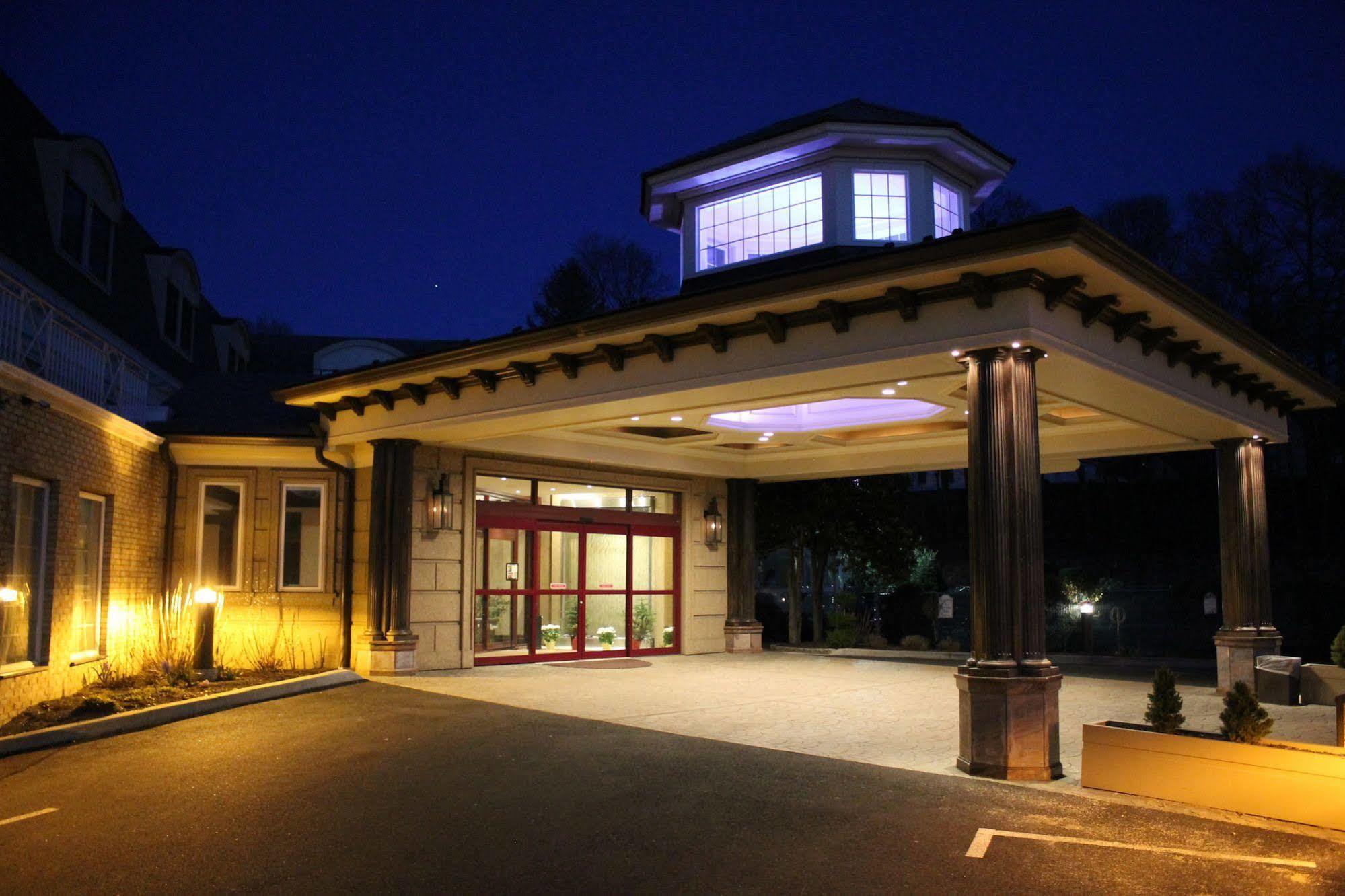 Norwalk Inn & Conference Center Exterior photo